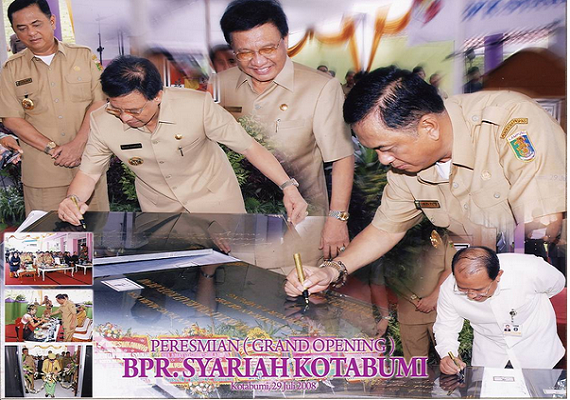 <p>Peresmian PD. BPR Syariah Kotabumi oleh Gubernur Lampung Drs. Syamsurya Ryacudu</p>
