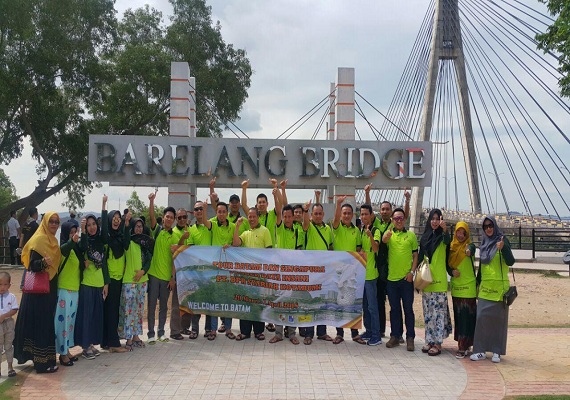 <p>Tour Batam dan Singapura PT BPR Syariah Kotabumi</p>
