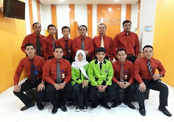 <p>Foto Bersama Karyawan Bank Syariah Kotabumi</p>
